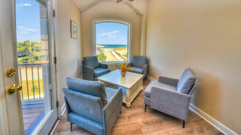 Majestic – Breakfast Nook