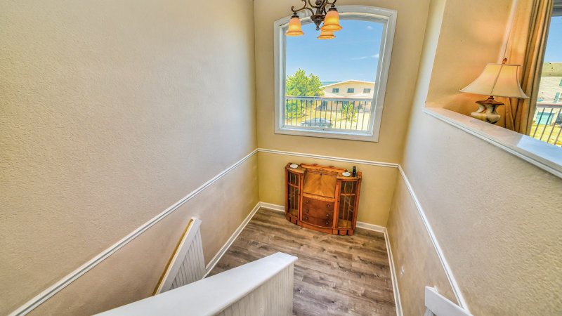 Majestic – Stairs