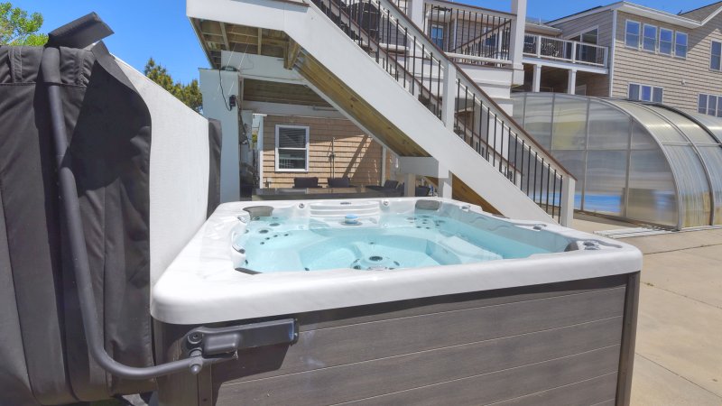 Majestic – Hot Tub