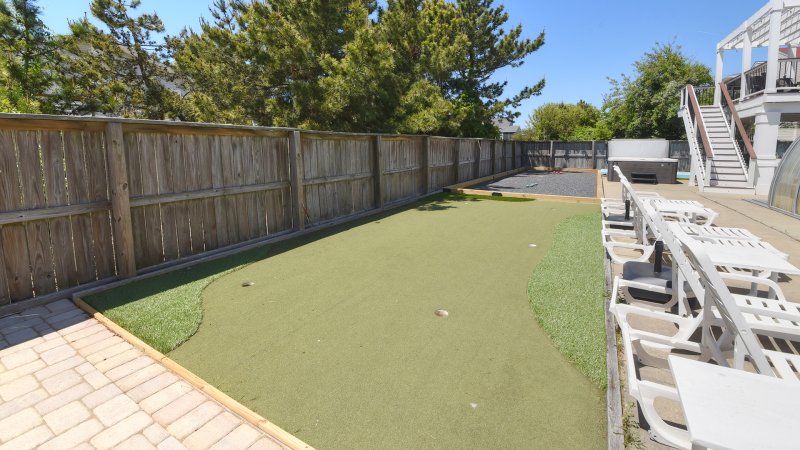 Majestic – Putting Green