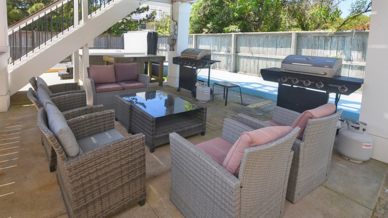 Majestic – Grill Area and Covered Seating Area