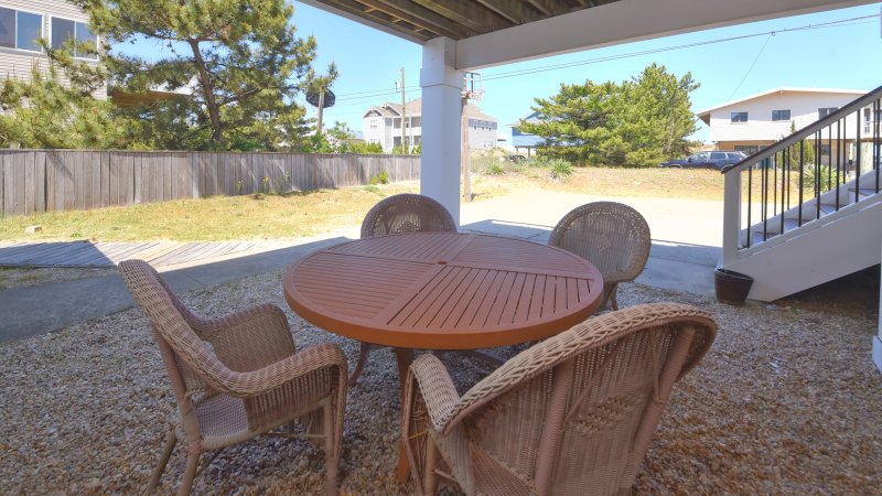 Majestic – Covered Sitting Area
