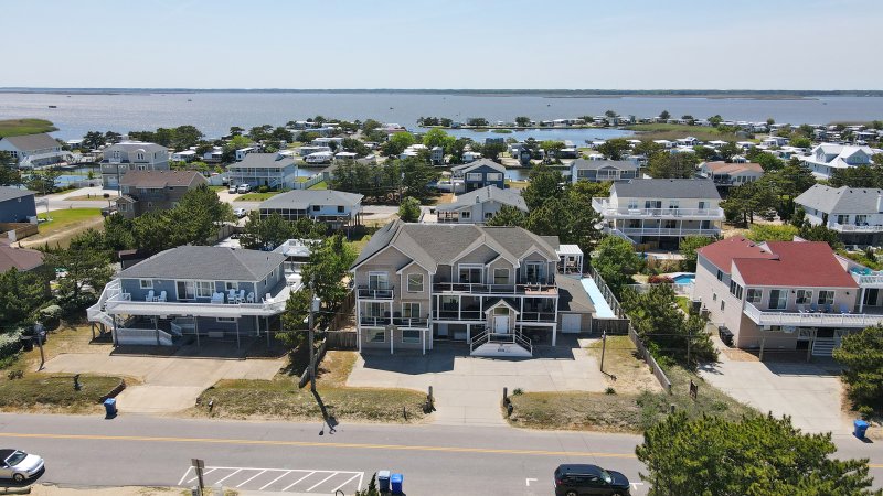 Majestic – Exterior