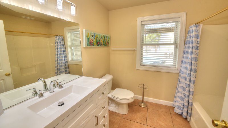 Majestic – Common Bath for 1st Floor