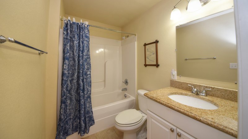 Majestic – Private Bath for BR9