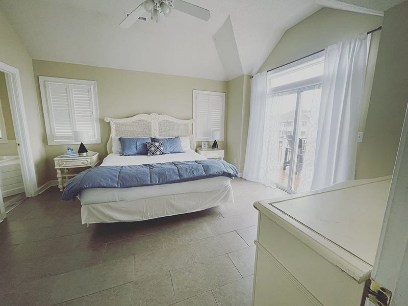 Majestic – Bedroom 11