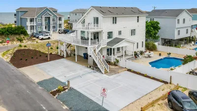 Beach Magic – Exterior