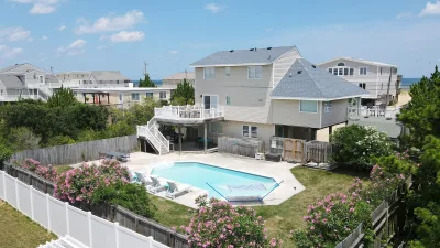 Family Tides – Exterior