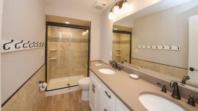 Lyons Den – Common Bath for 3rd Floor