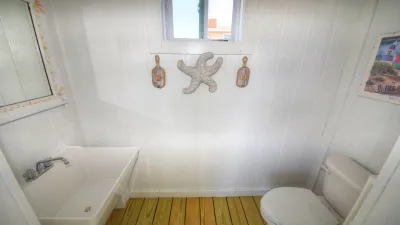Caprio – Pool Bath
