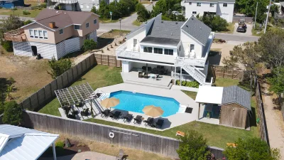 Caprio – Pool
