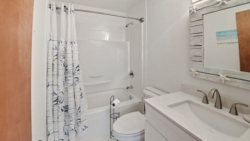 Caprio – Common Bath for BR1 and BR2