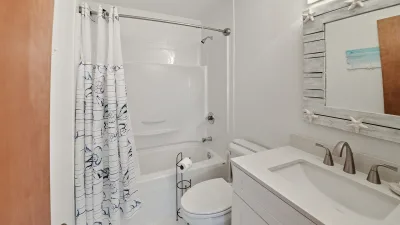Caprio – Common Bath for BR1 and BR2