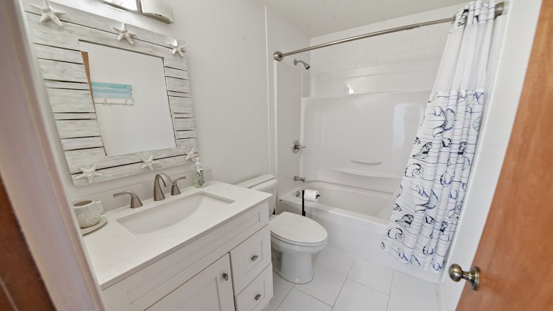 Caprio – Common Bath for BR3 and BR4