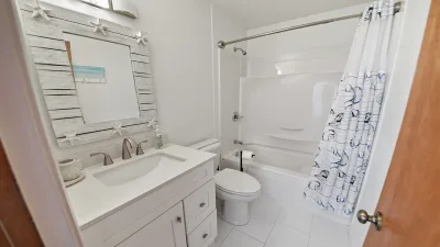 Caprio – Common Bath for BR3 and BR4