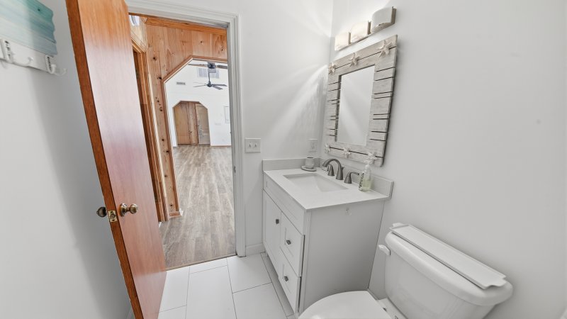 Caprio – Common Bath for BR3 and BR4