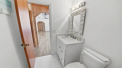 Caprio – Common Bath for BR3 and BR4