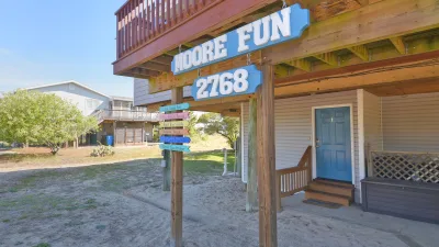 Moore Fun – Exterior