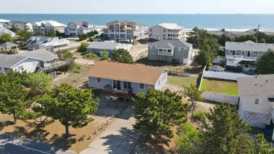 Moore Fun – Exterior