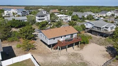 Moore Fun – Exterior