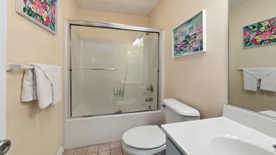 Coastal View VI – Common Bath for BR3 and BR4