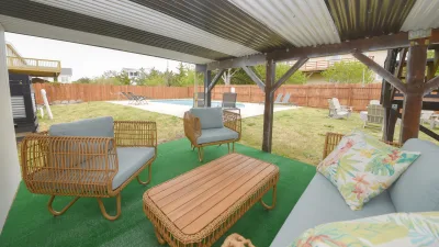 Due South – Poolside Sitting Area