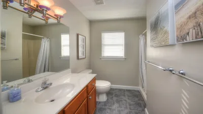Island Hopper – Common Bath for BR4 and BR5