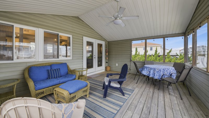 Bridge Bound – Screened Deck