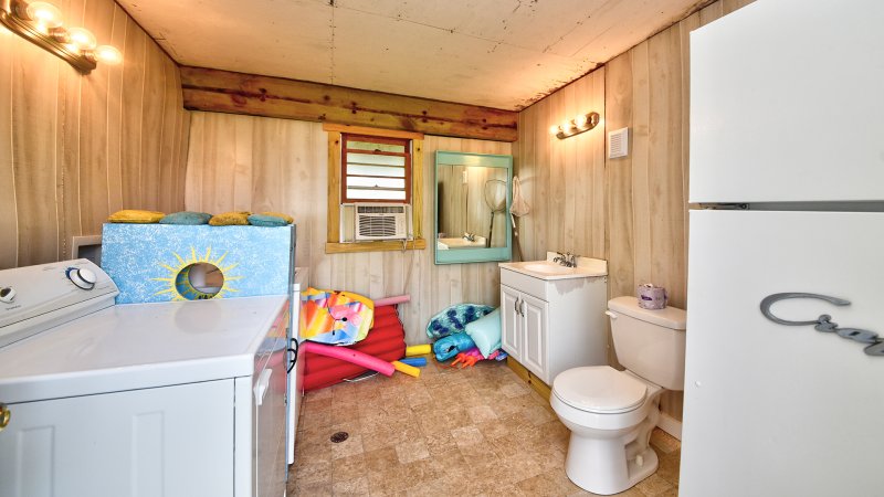 Bridge Bound – Pool Bathroom