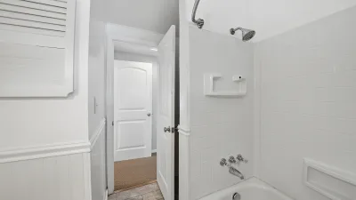 Bridge Bound – Common Bath for BR3 and BR4