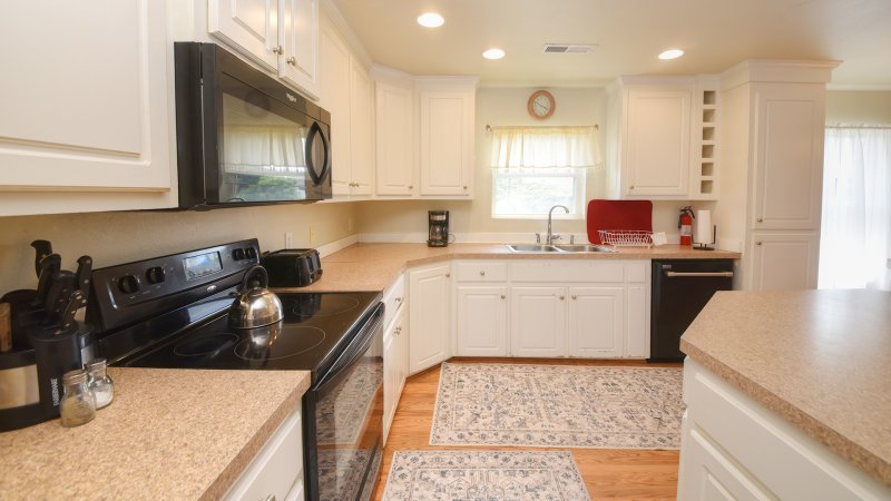 Sandy Paws – Kitchen