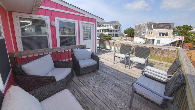 Sandy Paws – Deck