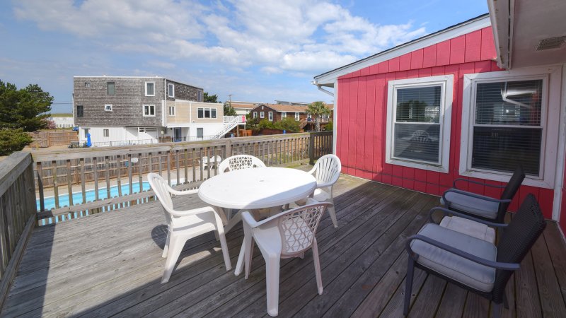 Sandy Paws – Deck