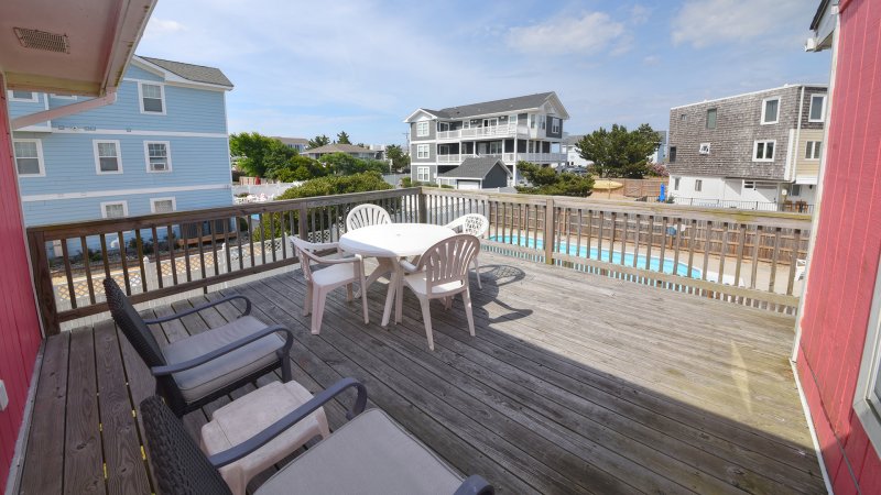 Sandy Paws – Deck