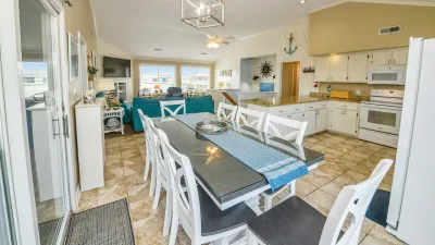 Beachin' to the Choir – Dining