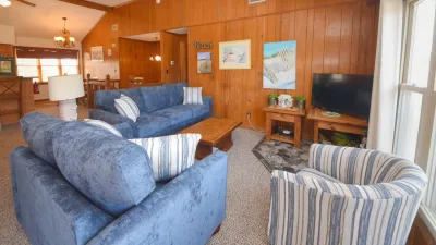 Frogman – Living Room