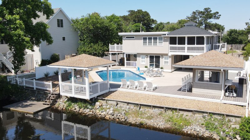 Ocean Pearl – Exterior