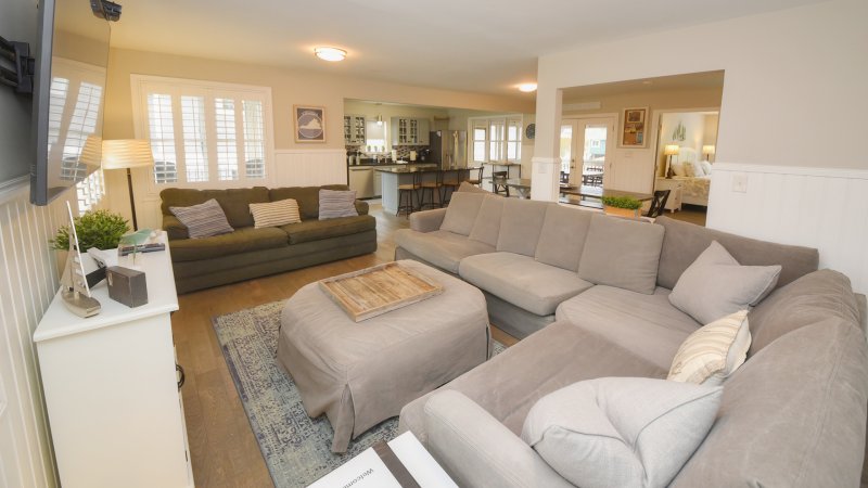 Ocean Pearl – Living Room