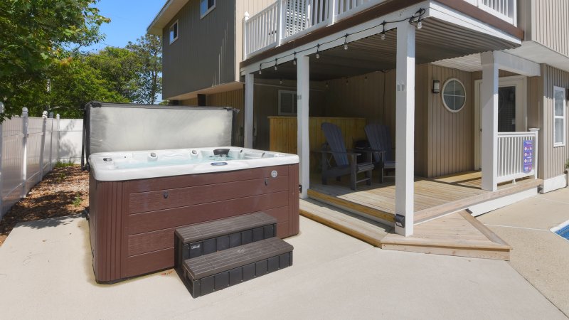 Ocean Pearl – Hot Tub