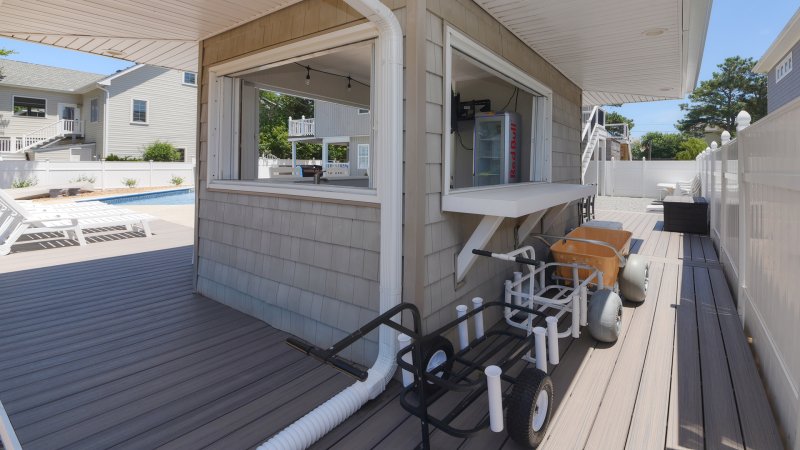 Ocean Pearl – Outdoor Bar/Beach Carts