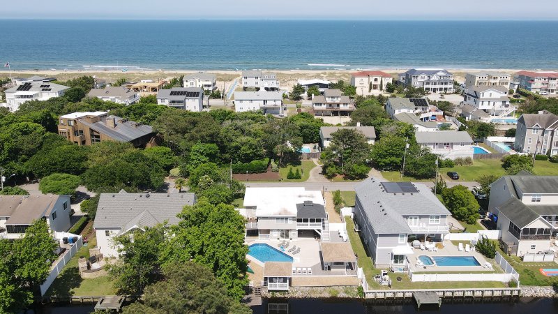 Ocean Pearl – Exterior