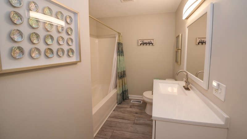 Ocean Pearl – Common Bath for 2nd Floor