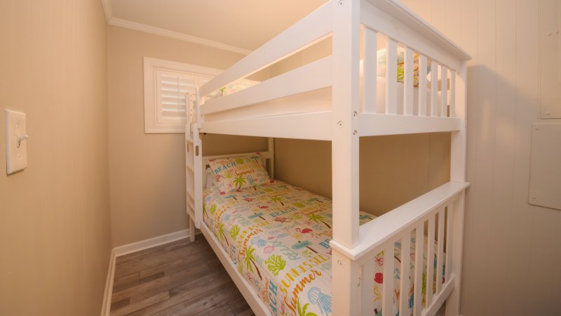 Ocean Pearl – Bedroom 6