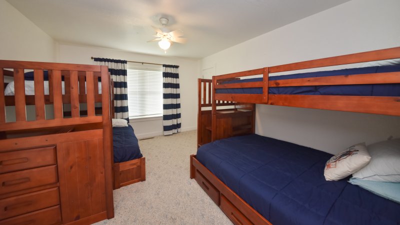 Happy Ours – Bedroom 6
