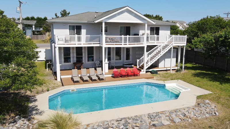 Sandbar – Exterior