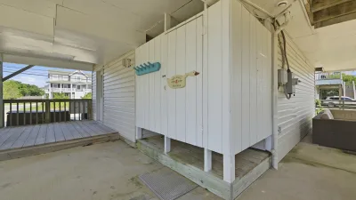 Sugar Shack – Outdoor Shower