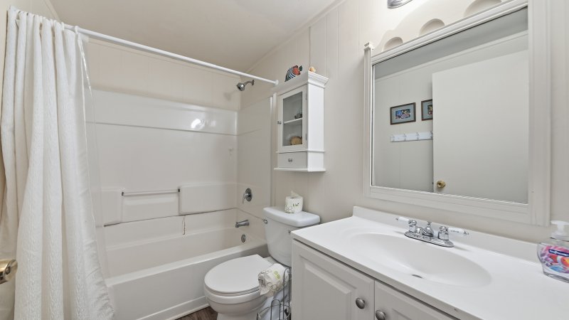 Sugar Shack – Common Bath for BR2 and BR3