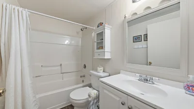 Sugar Shack – Common Bath for BR2 and BR3