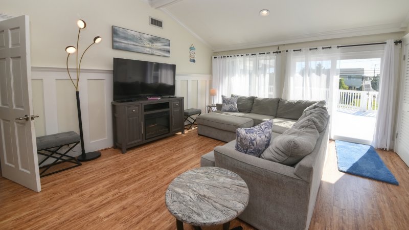 Capn's Cabin – Living Room