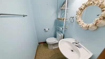 Sunset Beach – Common Bath for 1st Floor